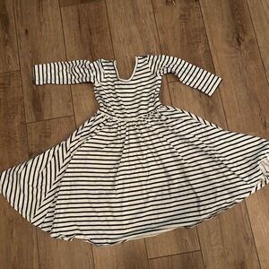 Alice and Ames EUC size 8 white and blue striped 3 quarter sleeves twirl dress